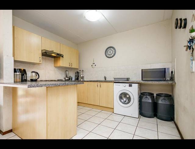 2 BEDROOM COMPLEX FOR SALE IN COMET